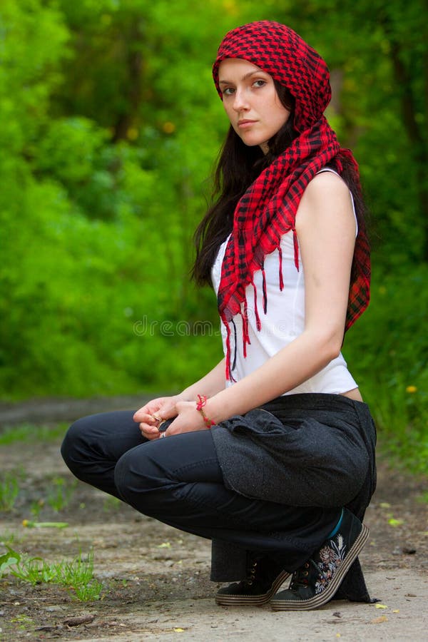 Uitrusten Wizard Socialistisch Meisje in Een Rode Hoofddoek Stock Afbeelding - Image of blik, echt:  49500775