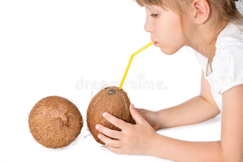 Meisje het drinken kokosnotenwater stock foto's Meisje het drinken kokosnotenwater stock foto's