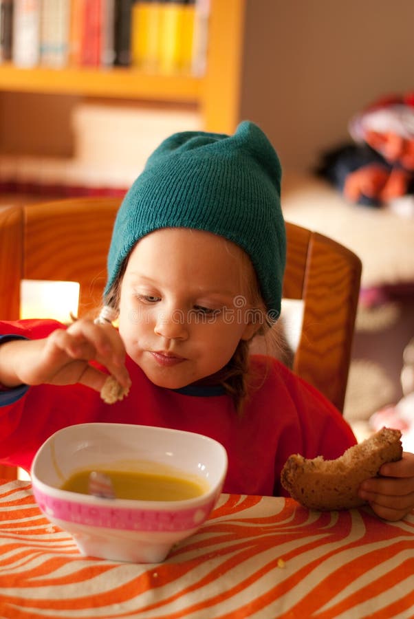 Meisje het eten stock foto's