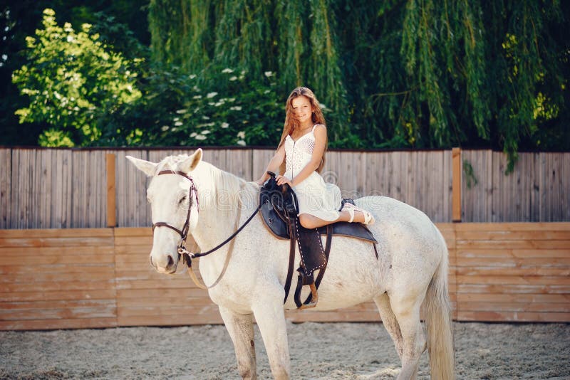 Meisje met hourse royalty-vrije stock foto's