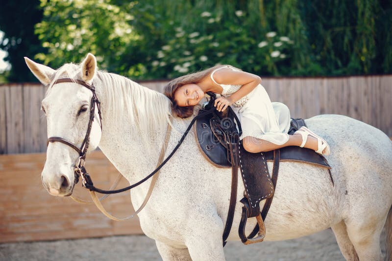 Meisje met hourse royalty-vrije stock fotografie