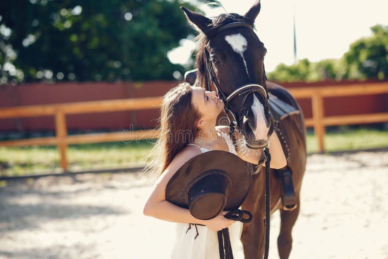 Meisje met hourse royalty-vrije stock afbeelding