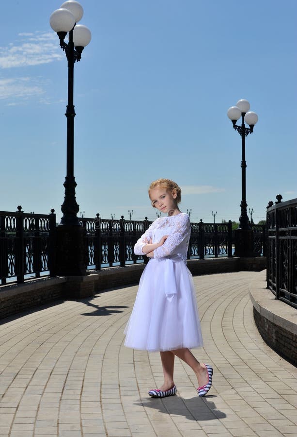 Meisje op de straat royalty-vrije stock foto's