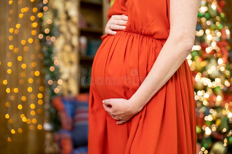 561 Mujer Embarazada Con Un Vestido Fotos de stock - Fotos libres de regalías de