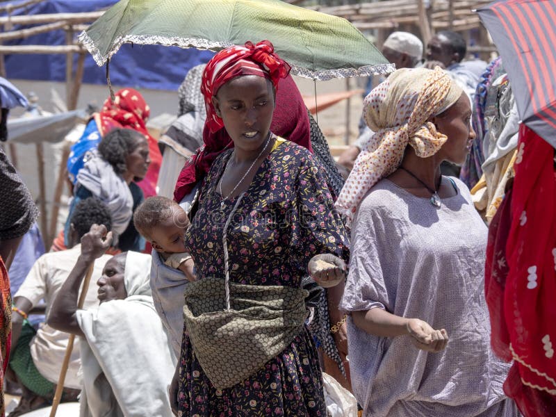 MEKELE ETIOPIEN, APRIL 30th 2019 en upptagen infödd marknadsplats, April 30th 2019 Mekele, Etiopien royaltyfria bilder MEKELE ETIOPIEN, APRIL 30th 2019 en upptagen infödd marknadsplats, April 30th 2019 Mekele, Etiopien royaltyfria bilder