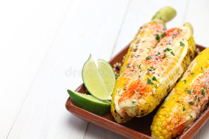Meksykanin piec na grillu kukurudza, elote obrazy stock Meksykanin piec na grillu kukurudza, elote obrazy stock