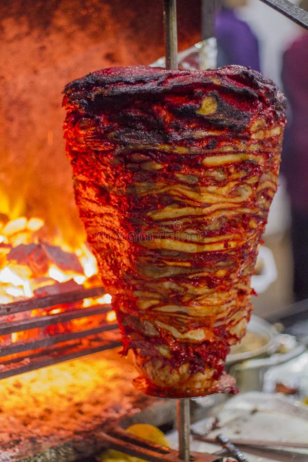 Meksykański karmowy Trompo pastor - tacos al pastor obrazy stock