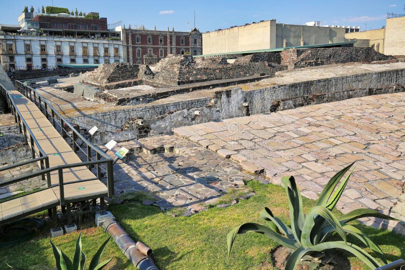 Meksykańskie miasto większe świątynie burmistrz aztec ruins zdjęcie royalty free