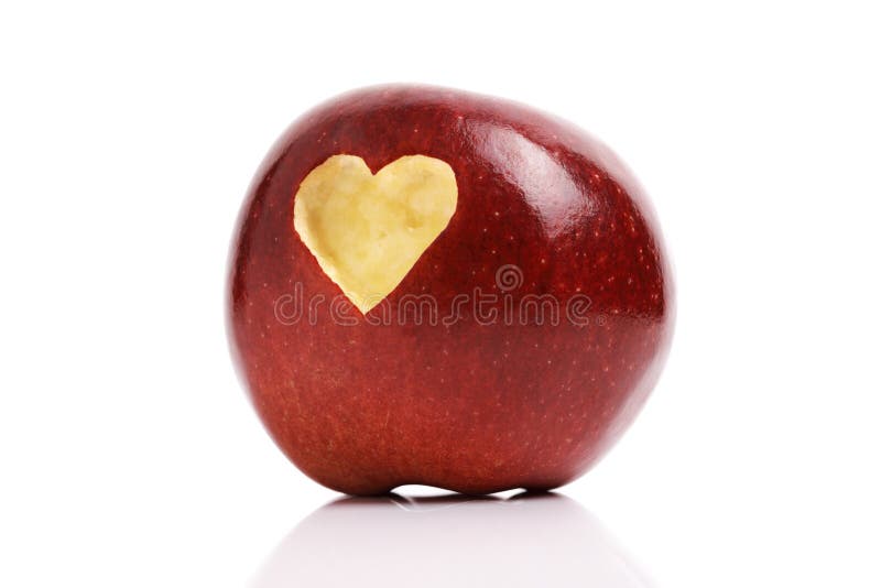 Mela rossa con il simbolo del cuore immagine stock Mela rossa con il simbolo del cuore immagine stock