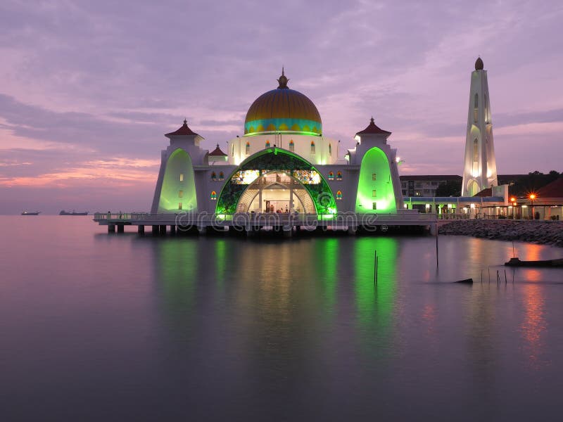 Melaka Straits Mosque stock image. Image of melaka, shipping - 125913915