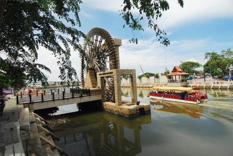 The Melaka Sultanate Water Mill was built in late 2007 and was completed in March 2008. It has set the record for being the first and largest water mill in Malaysia. Its structure is based on Islamic technology available in Syria as well as Lijiang, China.
R. The Melaka Sultanate Water Mill was built in late 2007 and was completed in March 2008. It has set the record for being the first and largest water mill in Malaysia. Its structure is based on Islamic technology available in Syria as well as Lijiang, China.
R