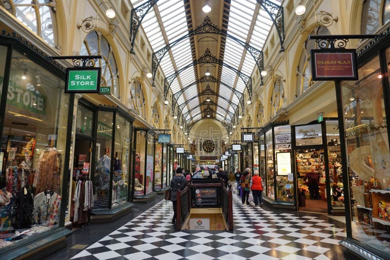 MELBOURNE AUSTRALIEN, AUGUSTI 16 2017 - Melbourne gallerigallerier arkivbilder MELBOURNE AUSTRALIEN, AUGUSTI 16 2017 - Melbourne gallerigallerier arkivbilder