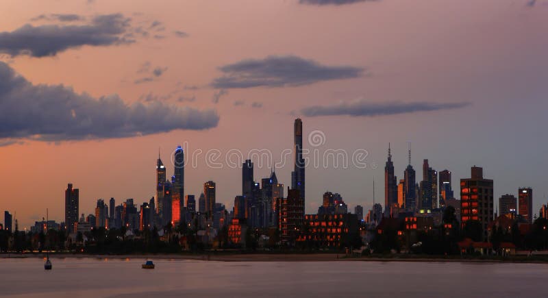 Melbourne miasta linia horyzontu Australia Przy półmrokiem obrazy royalty free Melbourne miasta linia horyzontu Australia Przy półmrokiem obrazy royalty free
