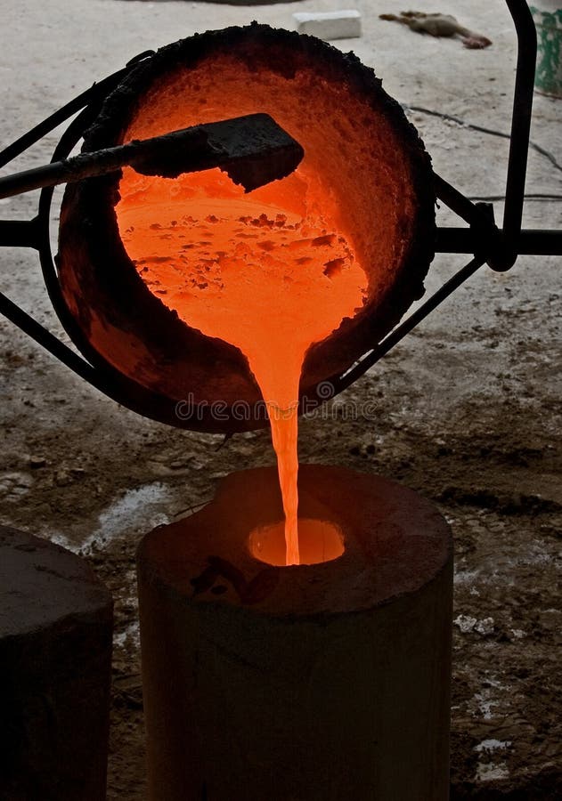 Melting Pot Liquid Bronze Stock - Image of brass, fire: 4675121