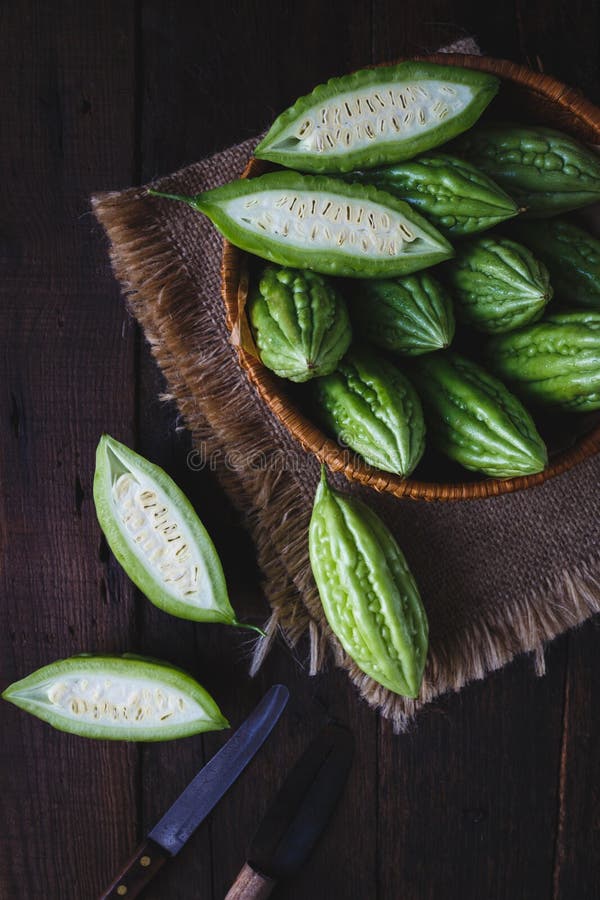 Melões Amargos Verdes fotos de stock