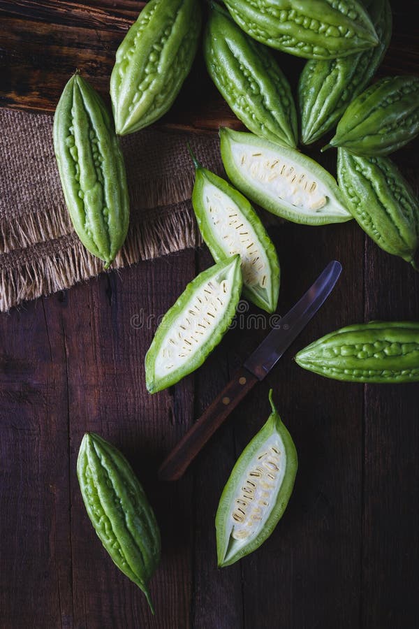 Melões amargos verdes imagem de stock