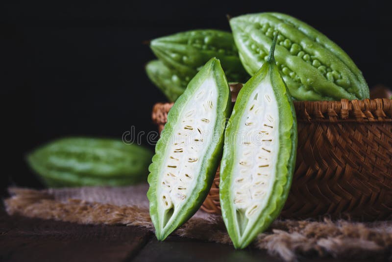 Melões amargos verdes fotos de stock royalty free