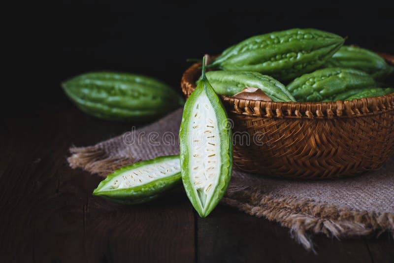Melões Amargos Verdes fotos de stock