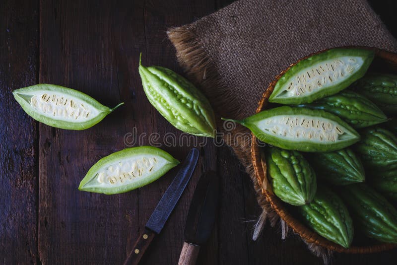 Melões amargos verdes fotos de stock royalty free