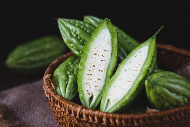 Melões amargos verdes foto de stock royalty free