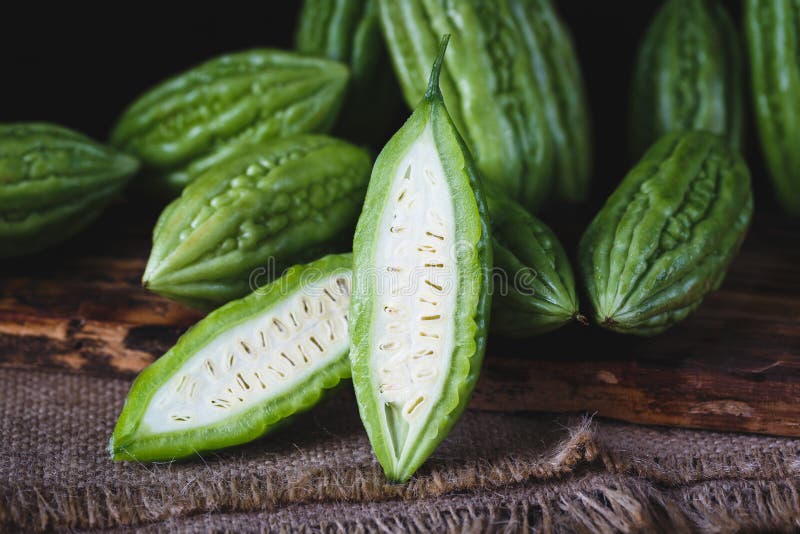 Melões amargos verdes fotos de stock royalty free