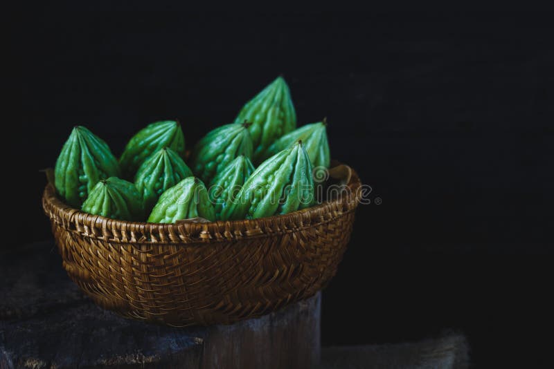 Melões Amargos Verdes imagens de stock