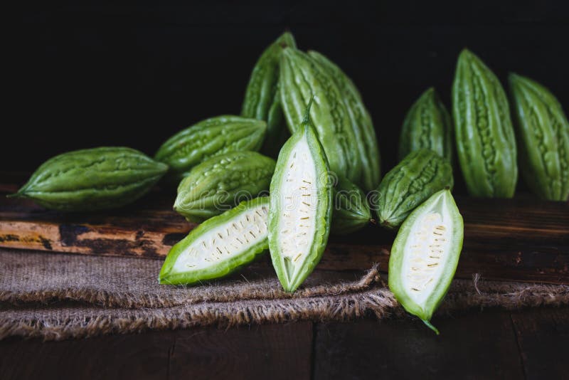 Melões amargos verdes fotografia de stock royalty free