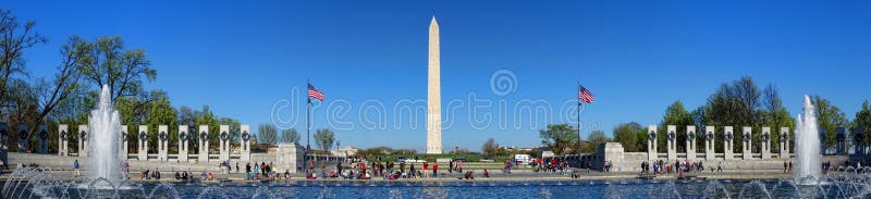 Memorial de Washington Monument e de guerra mundial na C.C. imagens de stock royalty free Memorial de Washington Monument e de guerra mundial na C.C. imagens de stock royalty free