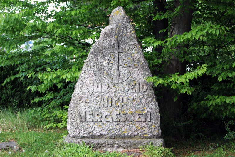 Memorial, Grave, Tree, Archaeological Site Picture. Image 119411995