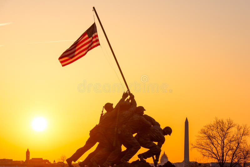 Memoriale alla guerra del Corpo dei Marines all'alba