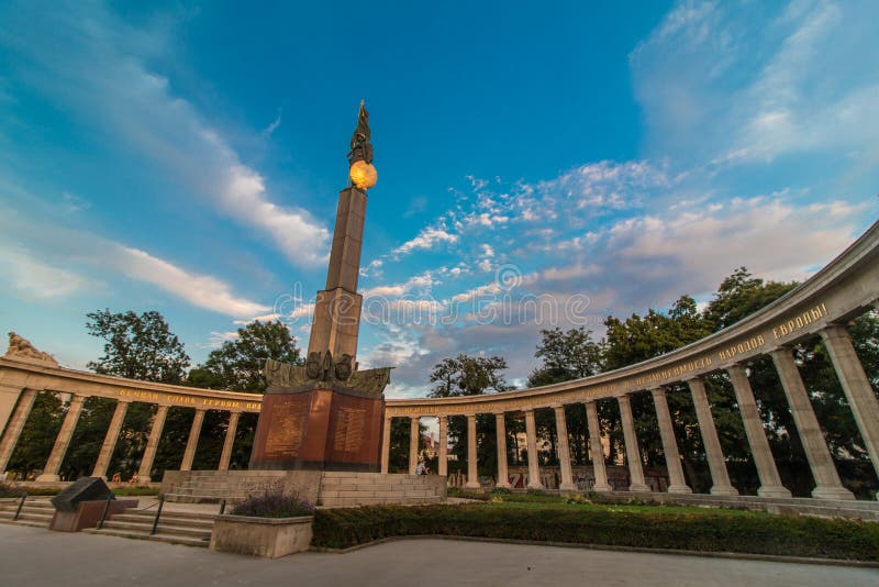 Memoriale dei soldati sovietici di WW2 a Vienna immagini stock libere da diritti Memoriale dei soldati sovietici di WW2 a Vienna immagini stock libere da diritti