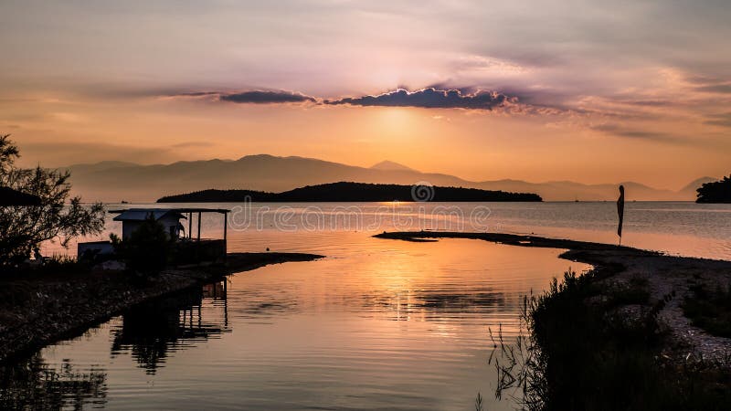 Mattina a bordo di Nidri, vicino Pergiali sulla città di Lefkada.