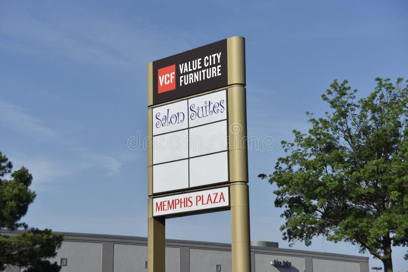 Strip Mall And Plaza Near Downtown, Nashville, TN Editorial Image - Image of spending, chick ...