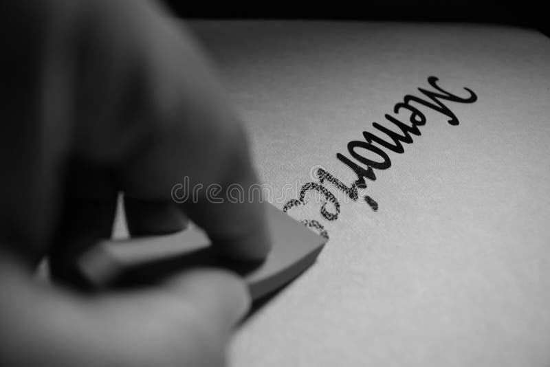Memórias lentamente que estão sendo apagadas imagem de stock royalty free Memórias lentamente que estão sendo apagadas imagem de stock royalty free