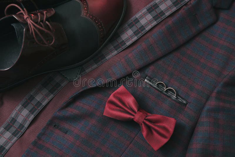 Burgundy suit with black shoes black tie and black belt ⋆ Best Fashion Blog  For Men - TheUnstitchd.com