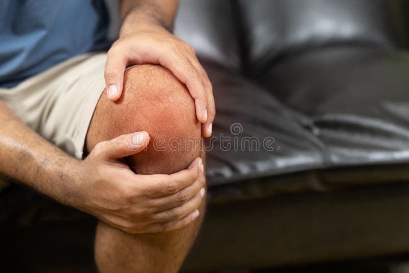 Men have rheumatoid arthritis. He has a knee pain. With both hands to hold the knee royalty free stock image Men have rheumatoid arthritis. He has a knee pain. With both hands to hold the knee royalty free stock image