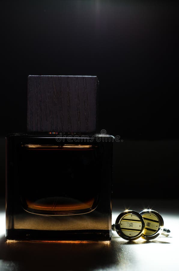 Men's eau de toilette and cufflinks royalty free stock photo Men's eau de toilette and cufflinks royalty free stock photo