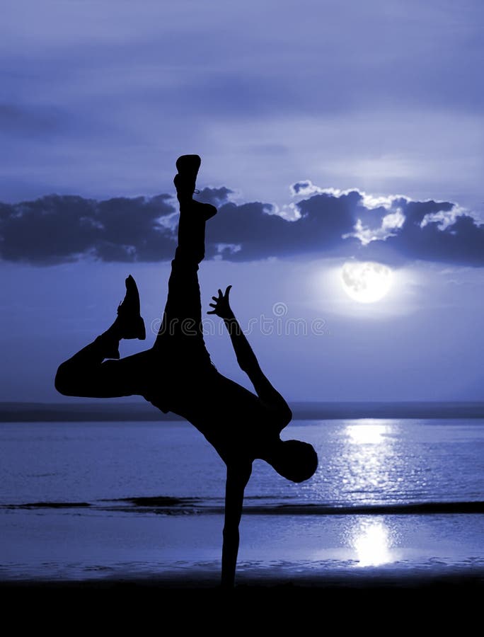 Men silhouette standing on hand, on a moon night royalty free stock images Men silhouette standing on hand, on a moon night royalty free stock images