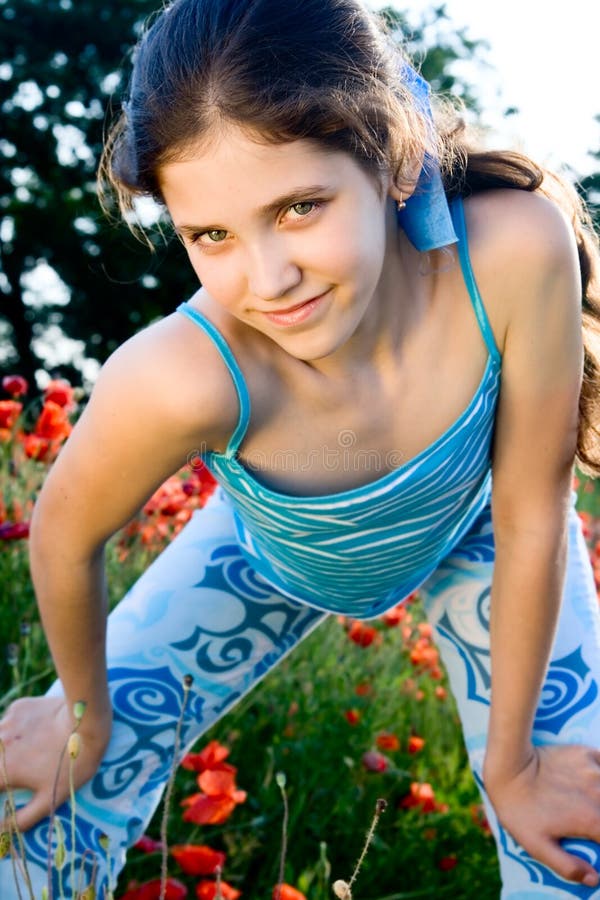 Retrato Da Menina Adolescente Bonito Imagem De Stock Imagem De Closeup Retrato 12322545