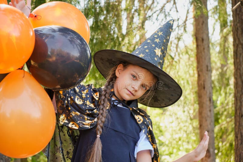 Bruxa de Halloween bonita Foto stock gratuita - Public Domain Pictures