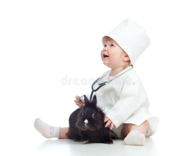 Menina adorável com roupa do doutor e do coelho imagens de stock royalty free Menina adorável com roupa do doutor e do coelho imagens de stock royalty free