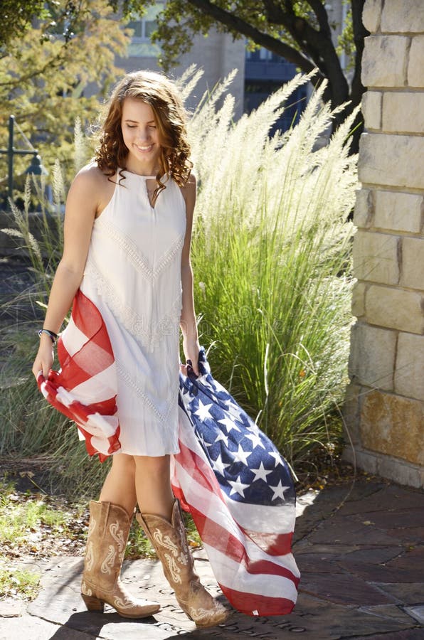 Menina Americana Com Bandeira Imagem de Stock - Imagem de curly