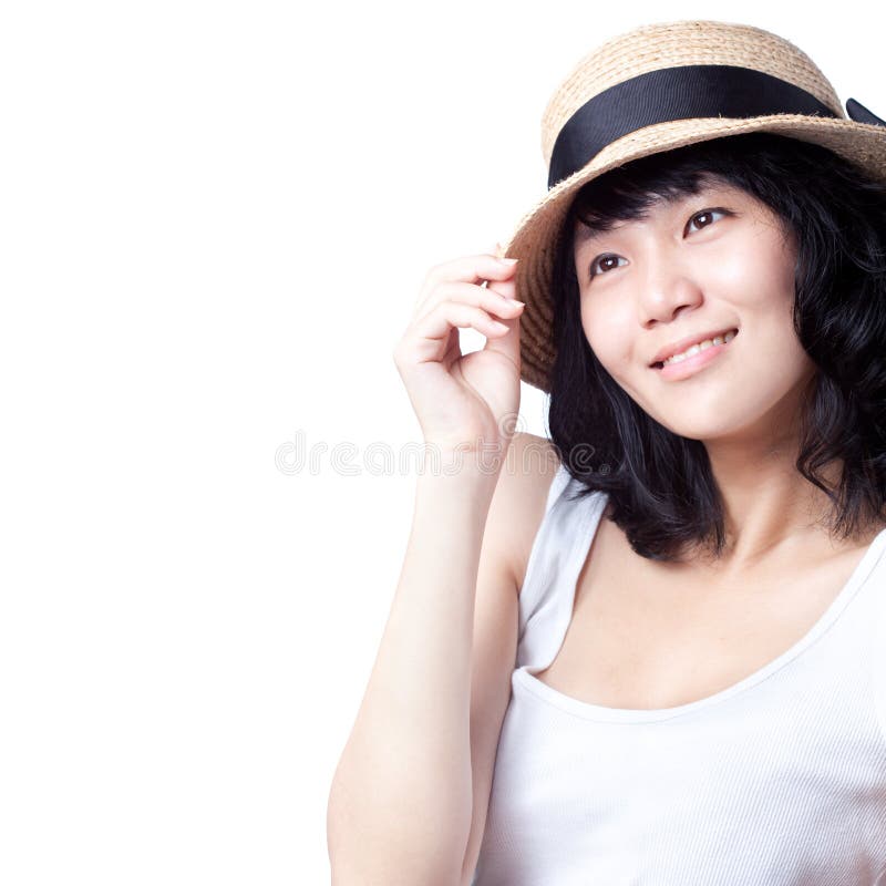 Menina asiática bonita em pensamentos felizes profundos