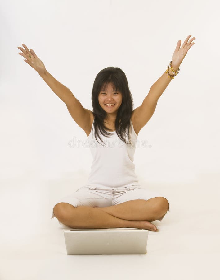 Menina asiática nova feliz fotos de stock royalty free