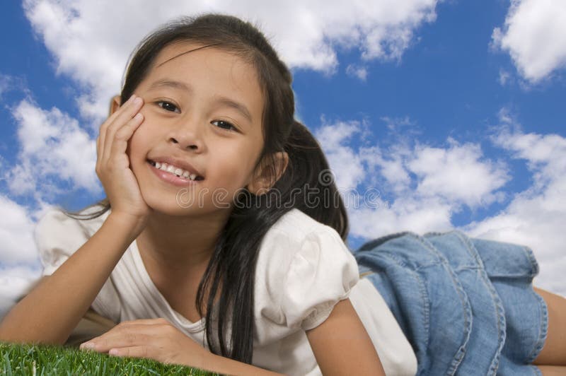 Rapariga jovem asiática feliz fotografia de stock