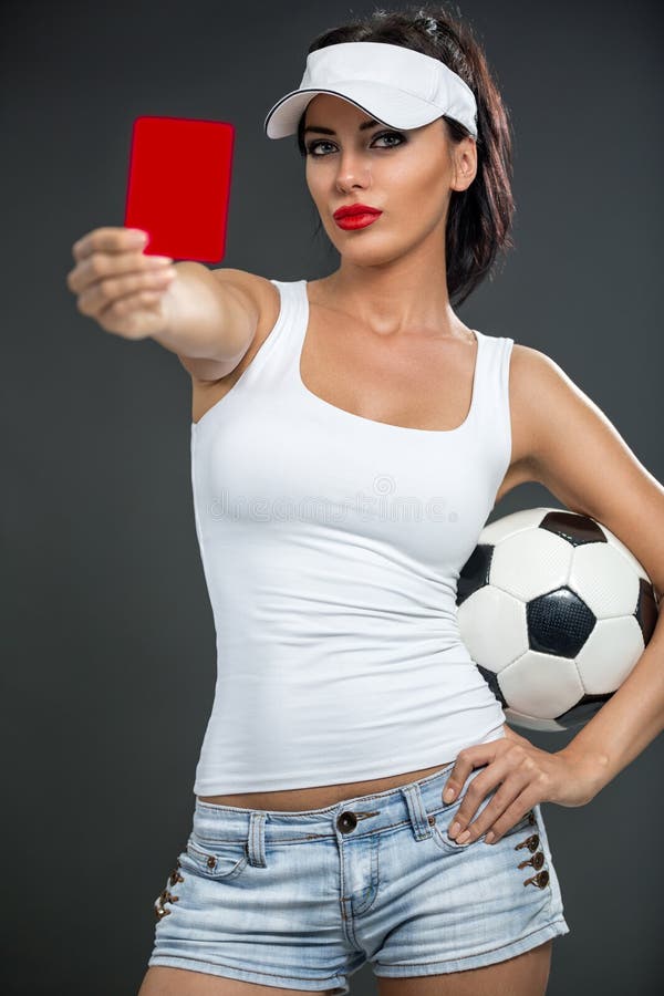 Jogador De Futebol Feminino Antes De Treinar Escuta Música No Telefone Na  Sala De Vestiários Imagem de Stock - Imagem de copo, futebol: 190876669