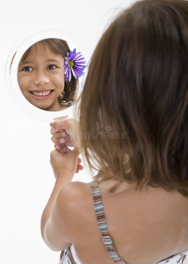 Duas Meninas Adolescentes Felizes Que Olham No Espelho Imagem de Stock -  Imagem de feliz, amizade: 78765541