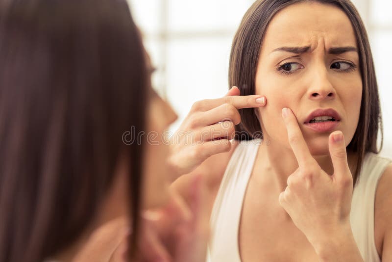 Menina bonita na manhã imagens de stock Menina bonita na manhã imagens de stock