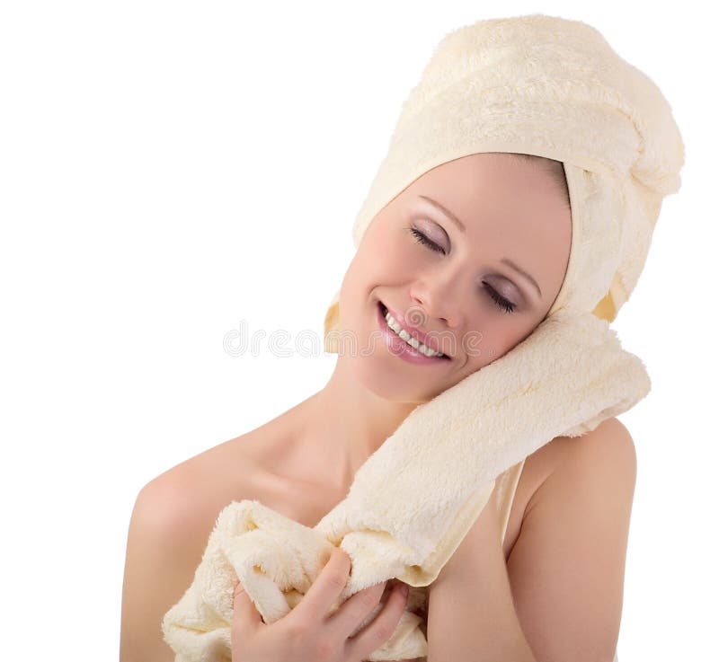 Приложил полотенце. Девушка с мягким полотенцем. Рисунок девушка с закрытыми глазами в полотенце. К щеке мягкое полотенце. Приложил полотенце на щеку.