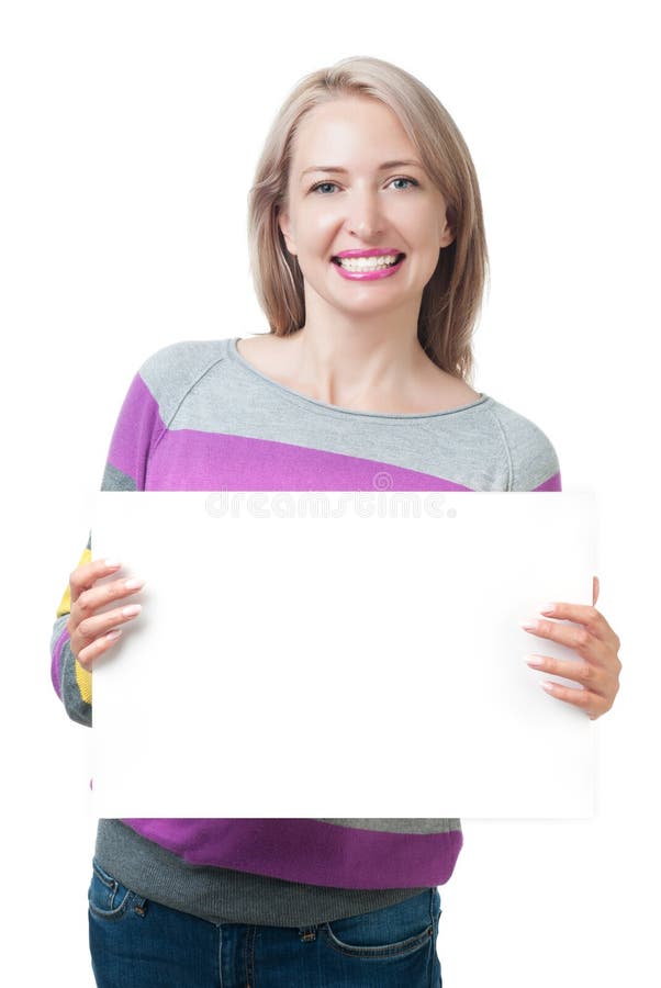 Menina bonita que mantém uma placa branca isolada no backgroun branco fotos de stock royalty free Menina bonita que mantém uma placa branca isolada no backgroun branco fotos de stock royalty free